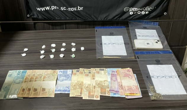 Homem é preso por tráfico de drogas após abordagem policial