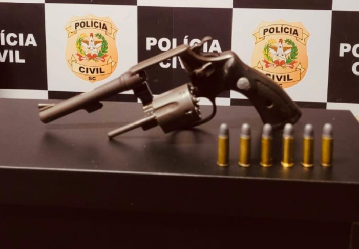 Homem é preso por posse irregular de arma de fogo
