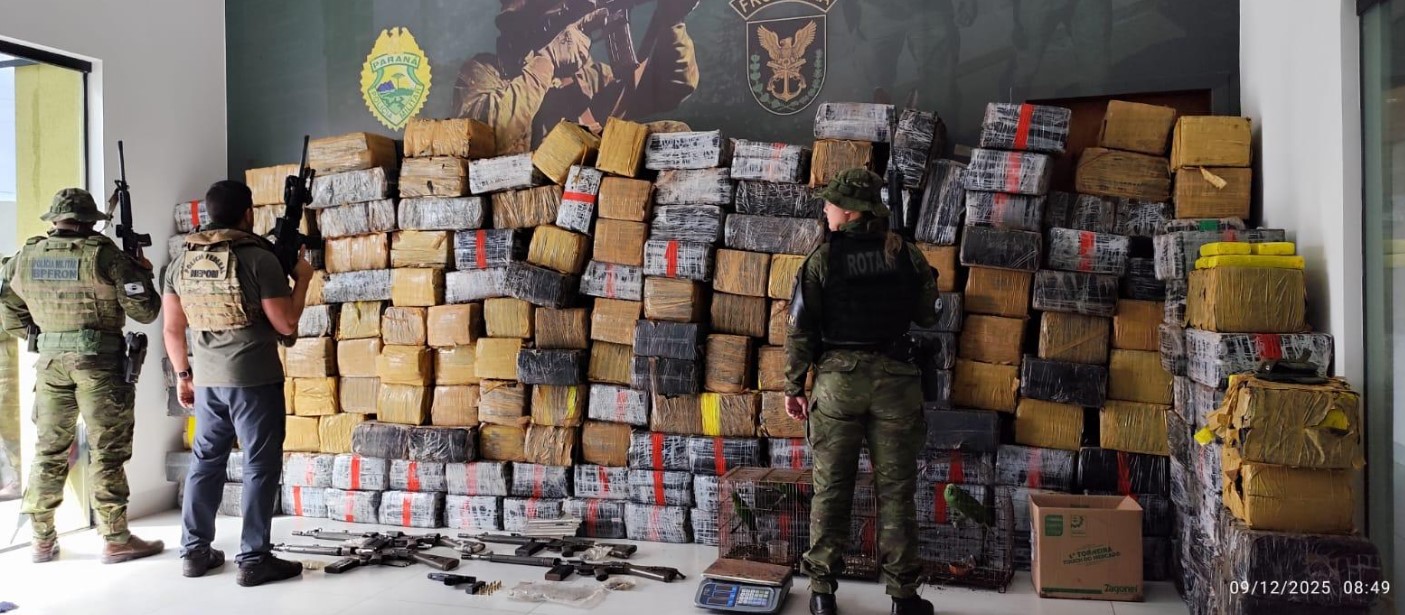 BPFRON, BPMA e NEPOM apreendem quase 3,5 toneladas de maconha, armas de guerra e prendem suspeito