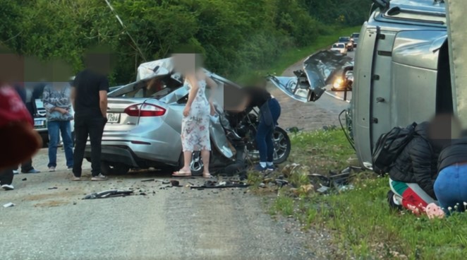 Colisão frontal entre carro e caminhão deixa 4 mortos, incluindo criança de 7 anos, na BR-470