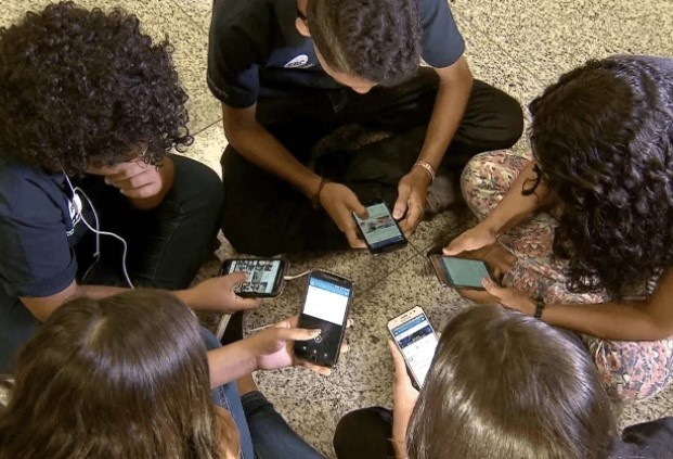 MEC divulga regras para uso de celulares, notebooks e outros dispositivos digitais em escolas
