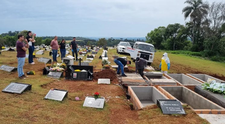 Polícia pede exumação após túmulo ser violado no dia de Finados