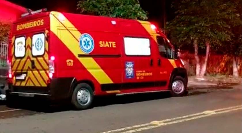 Duas jovens sofrem ferimentos em colisão entre carro e motocicleta