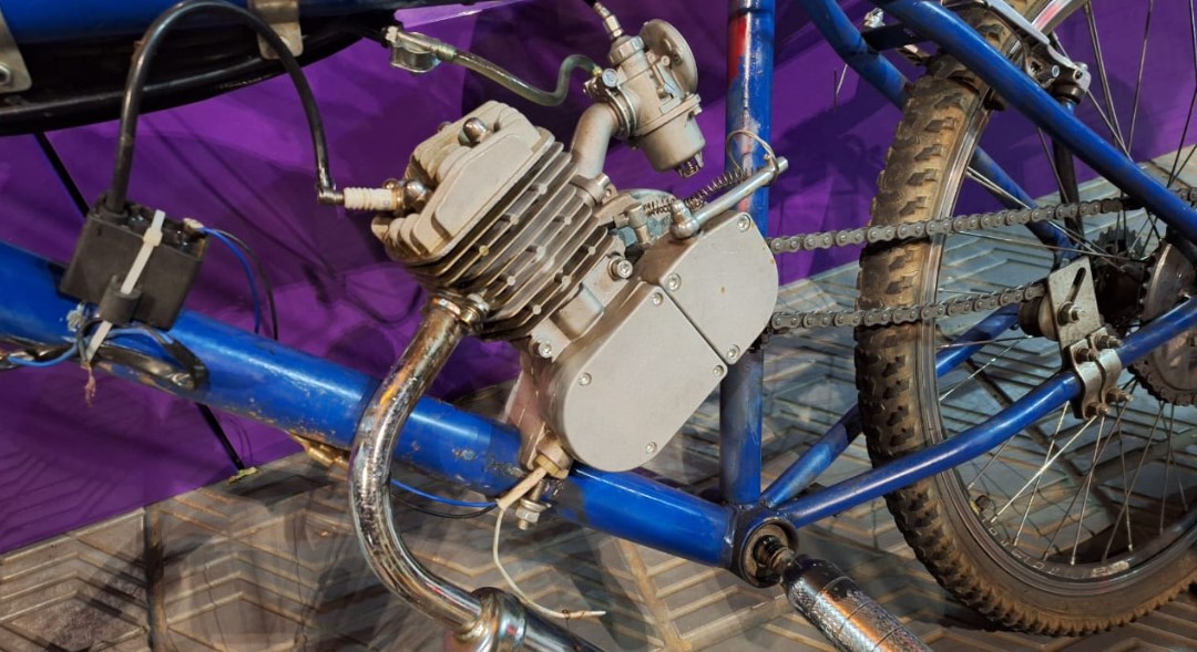 Adolescentes ficam feridos em acidente no centro