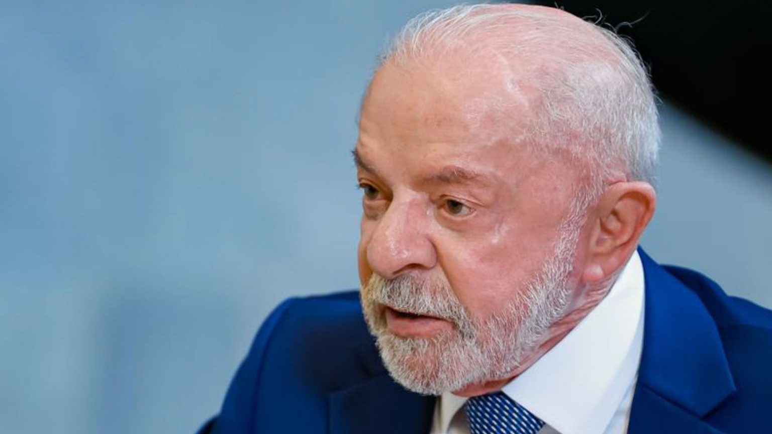 A pouco mais de duas semanas das eleições, Lula anuncia aumento de 15% no Bolsa Família e eleva valor mínimo para R$ 691