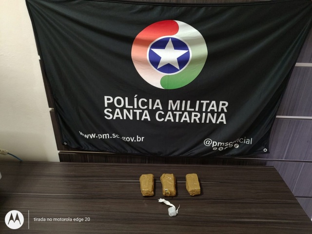 Polícia prende jovem de 21 anos por suposto envolvimento ao tráfico de drogas em Maravilha