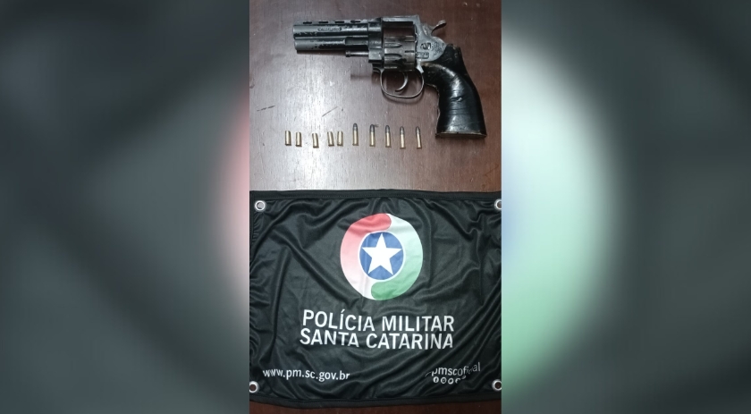 Homem é preso por porte ilegal e disparo de arma de fogo após briga familiar