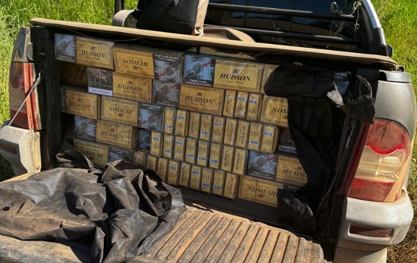 Picape Strada de Barracão com 12.500 carteiras de cigarros contrabandeados é interceptada