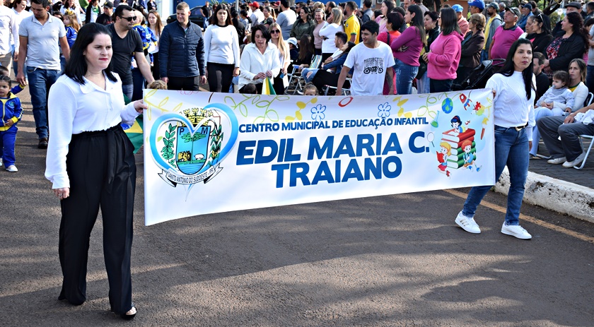 Desfile cívico é realizado com sucesso e bom público