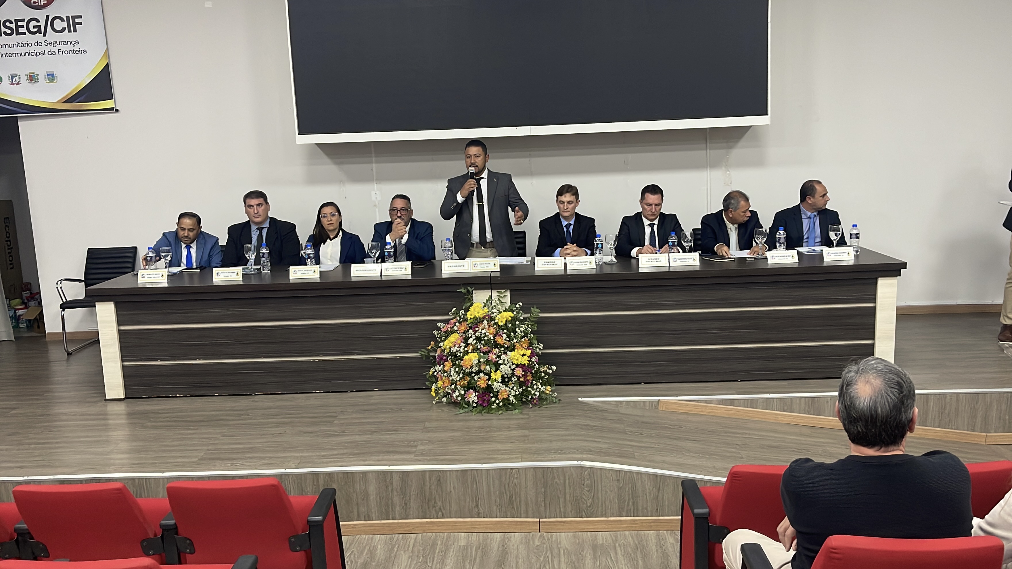Câmara realiza primeira sessão solene de 2026 em homenagem a entidades e personalidades