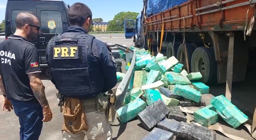 Família que transportava quase três toneladas de maconha é presa