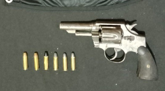 Polícia Militar prende homem por porte ilegal de arma de fogo