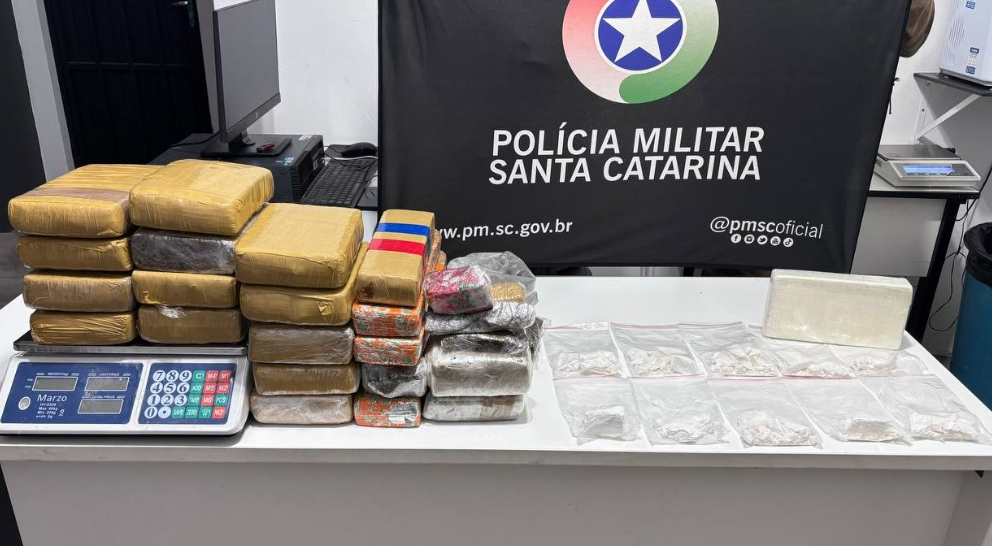 Mais de 20 quilos de drogas são apreendidos em casa desabitada no Oeste