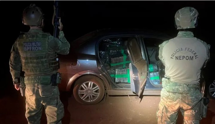 Meia tonelada de maconha é apreendida em carro em porto clandestino