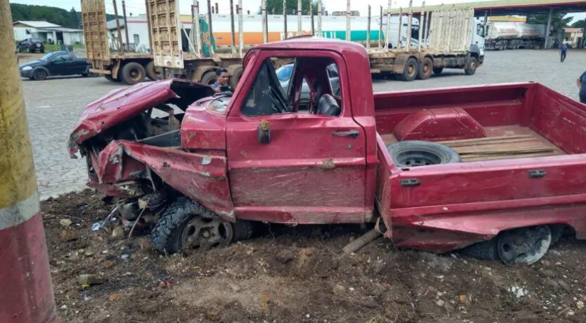 Colisão entre carro e caminhonete deixa sete pessoas feridas na PRC-280