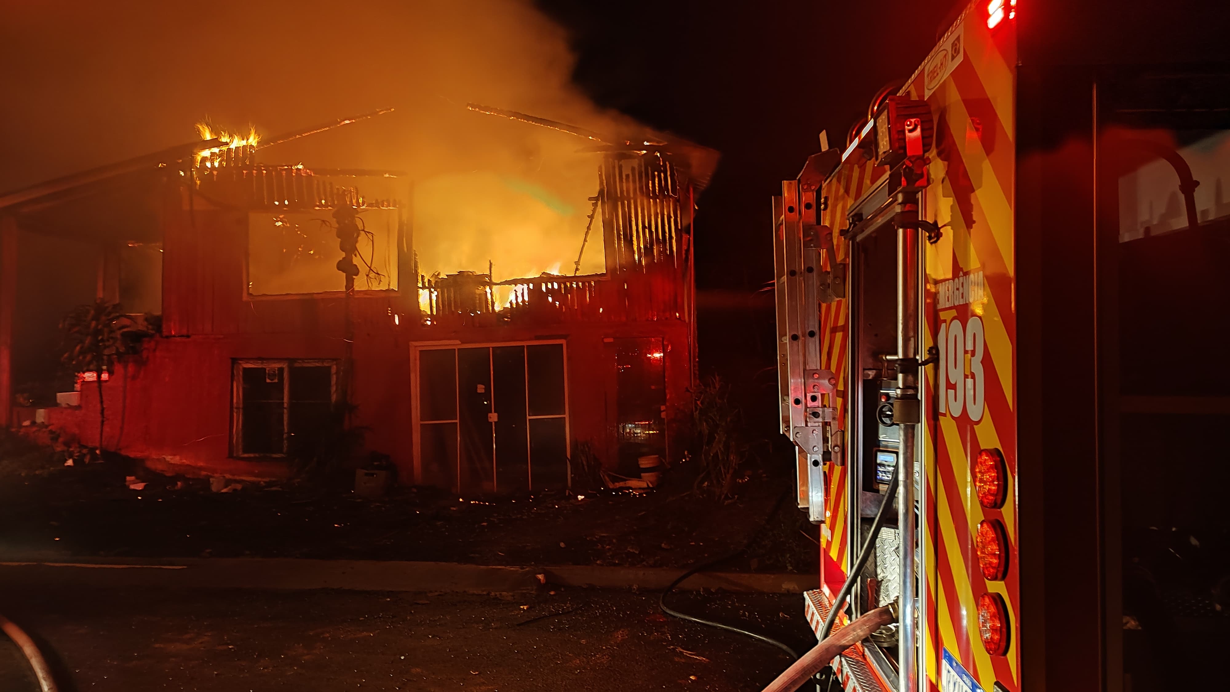 Incêndio deixa casa destruída no Bairro Salete