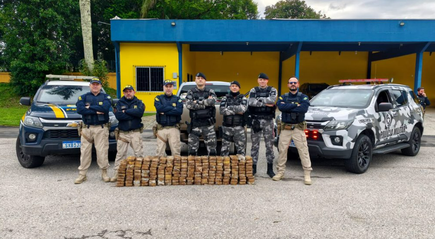 Compartimento oculto em camionete revela 190 quilos de pasta base de cocaína em SC