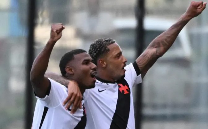 Vasco domina o Grêmio em São Januário, vence e fecha março invicto