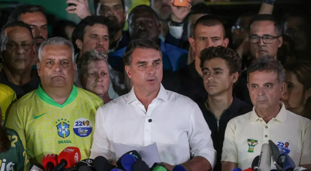 Derrota nas urnas pode deixar Flávio Bolsonaro sem foro privilegiado em 2027