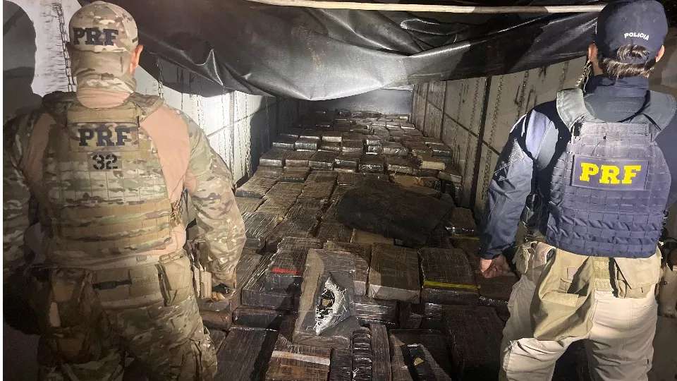 Carreta com mais de 5 toneladas de maconha é apreendida