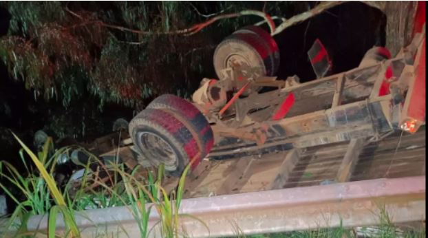 Passageiro morre em grave acidente com caminhão na SC-154