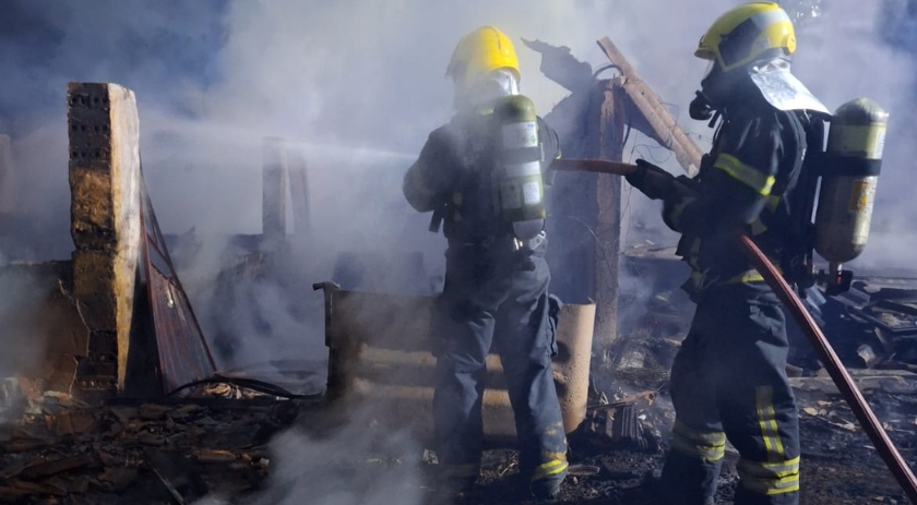 Incêndio destrói galpão na linha Vista Alta