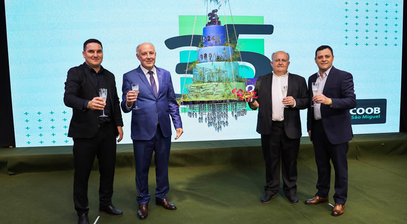 Sicoob São Miguel celebra 35 anos de história com eventos marcantes e homenagens