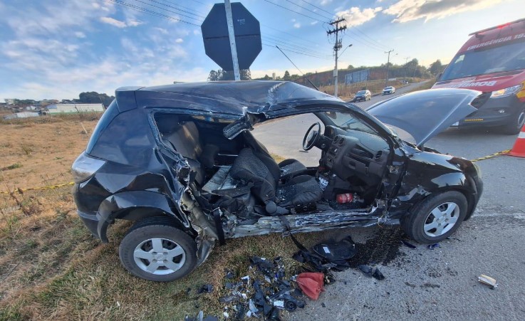 Colisão entre carro e motocicleta deixa dois mortos na SC-418