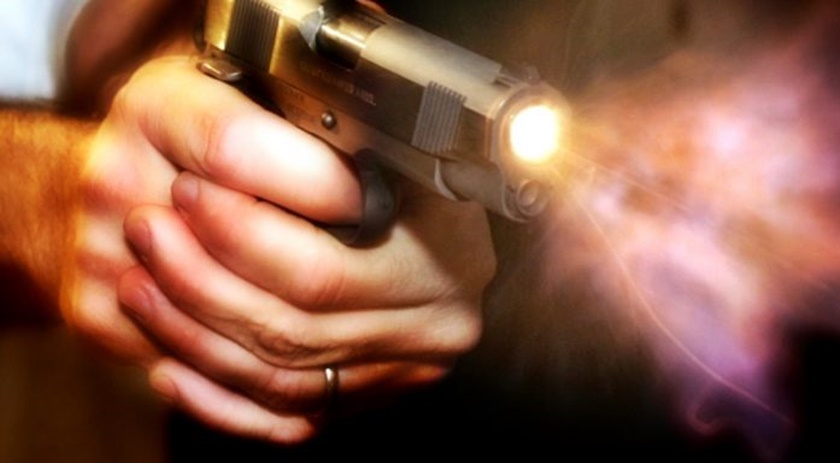 Homem é alvejado por disparo de arma de fogo