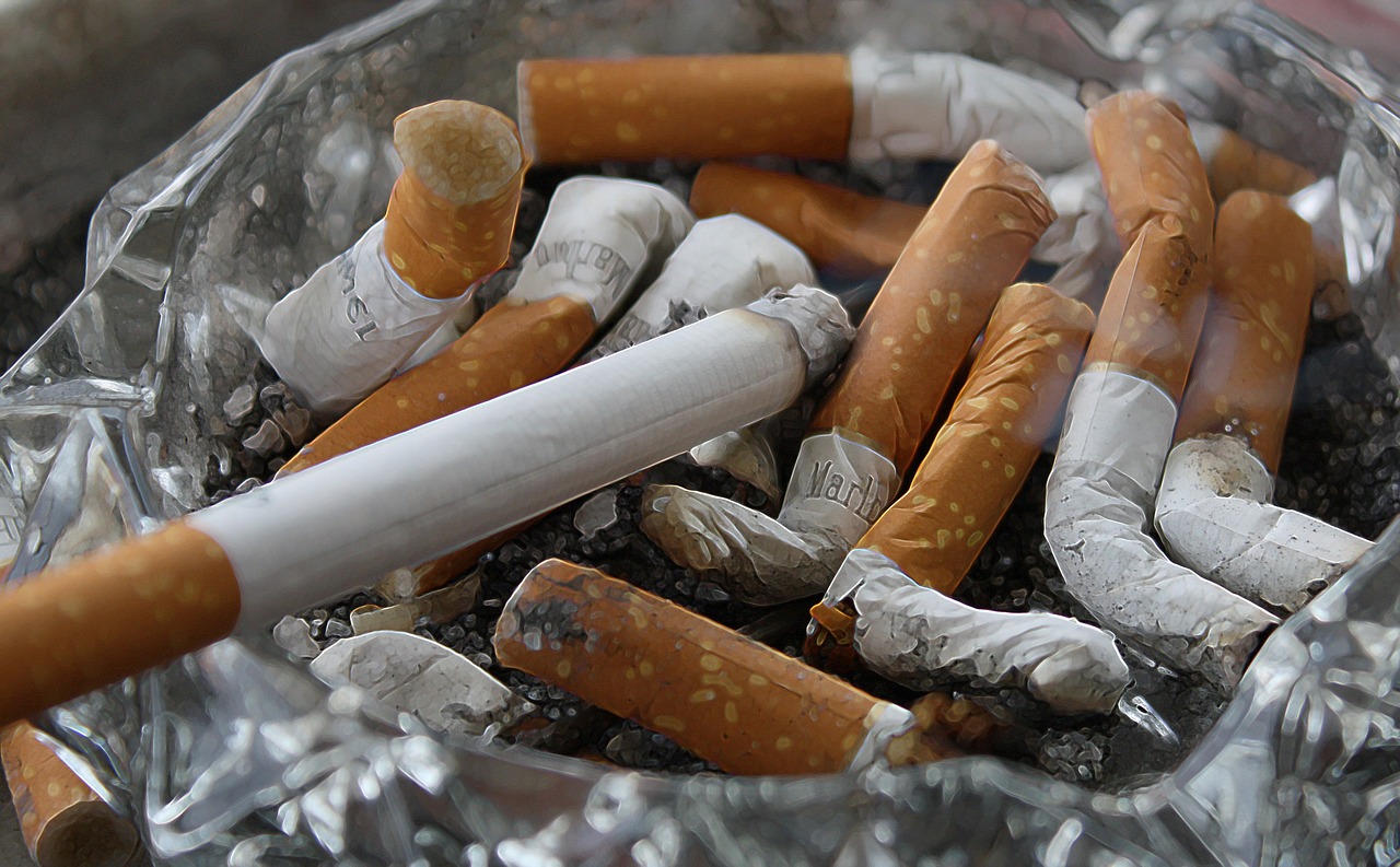 Projeto de lei quer proibir cigarros em praias brasileiras com certificação ambiental