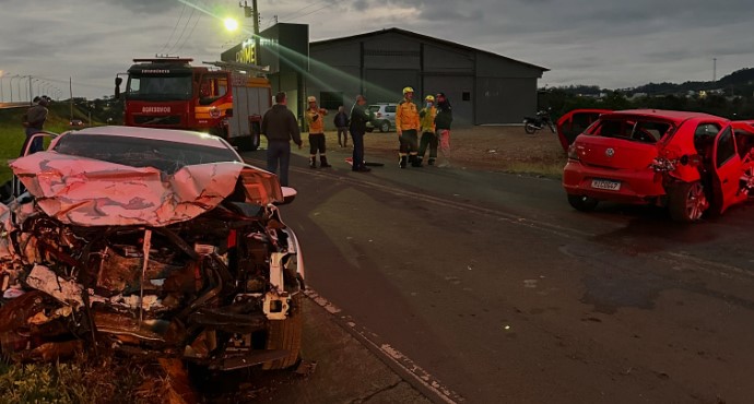 Motorista e duas crianças ficam feridos em colisão na BR-163
