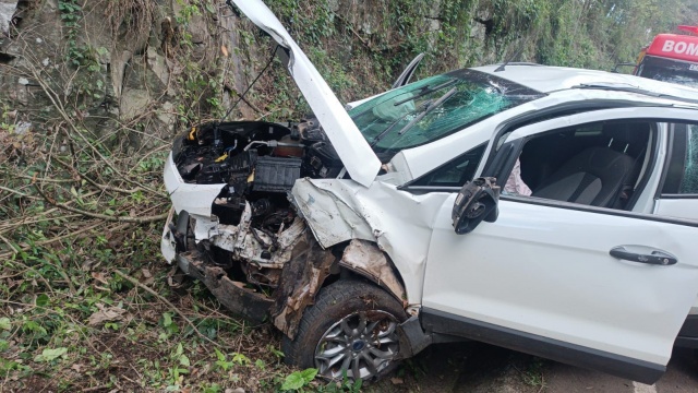 Idosa fica ferida após capotamento na SC-305