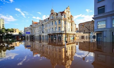 Lago Guaíba pode chegar ao nível mais alto da história hoje, e temperatura cai 7°C no RS