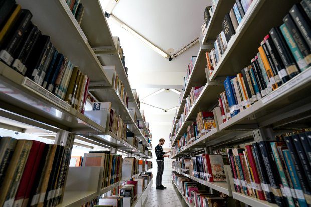 Deputados querem 30% às universidades privadas e governo ameaça retirar o projeto
