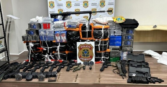 PF apreende cerca de 1,3 tonelada de cocaína, armas e munições