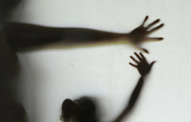 Brasil registra recorde de feminicídios em 2025, com quatro mulheres mortas por dia