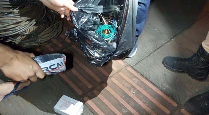 Funcionário é flagrado furtando fios de cobre e ferramentas de empresa