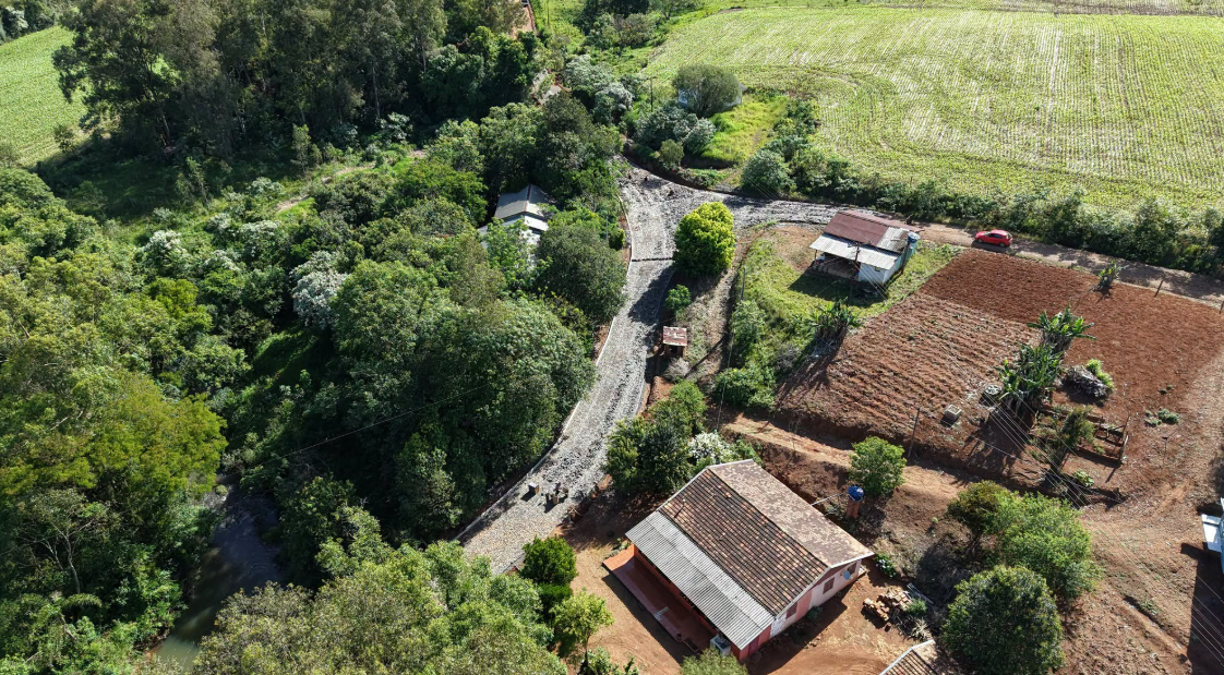 Calçamento avança no trajeto entre Linha Flor e Gaúcha