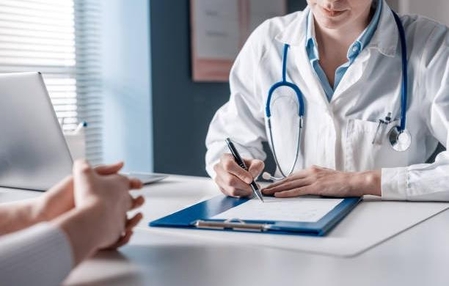 Futuros médicos terão que fazer prova obrigatória para atuar no Brasil
