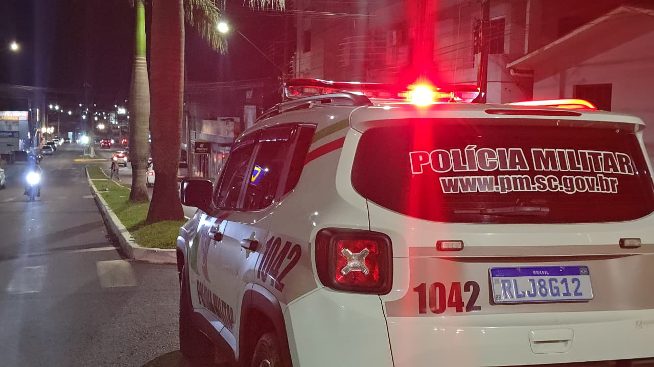 Homem ameaça vítima com facão no centro e acaba autuado