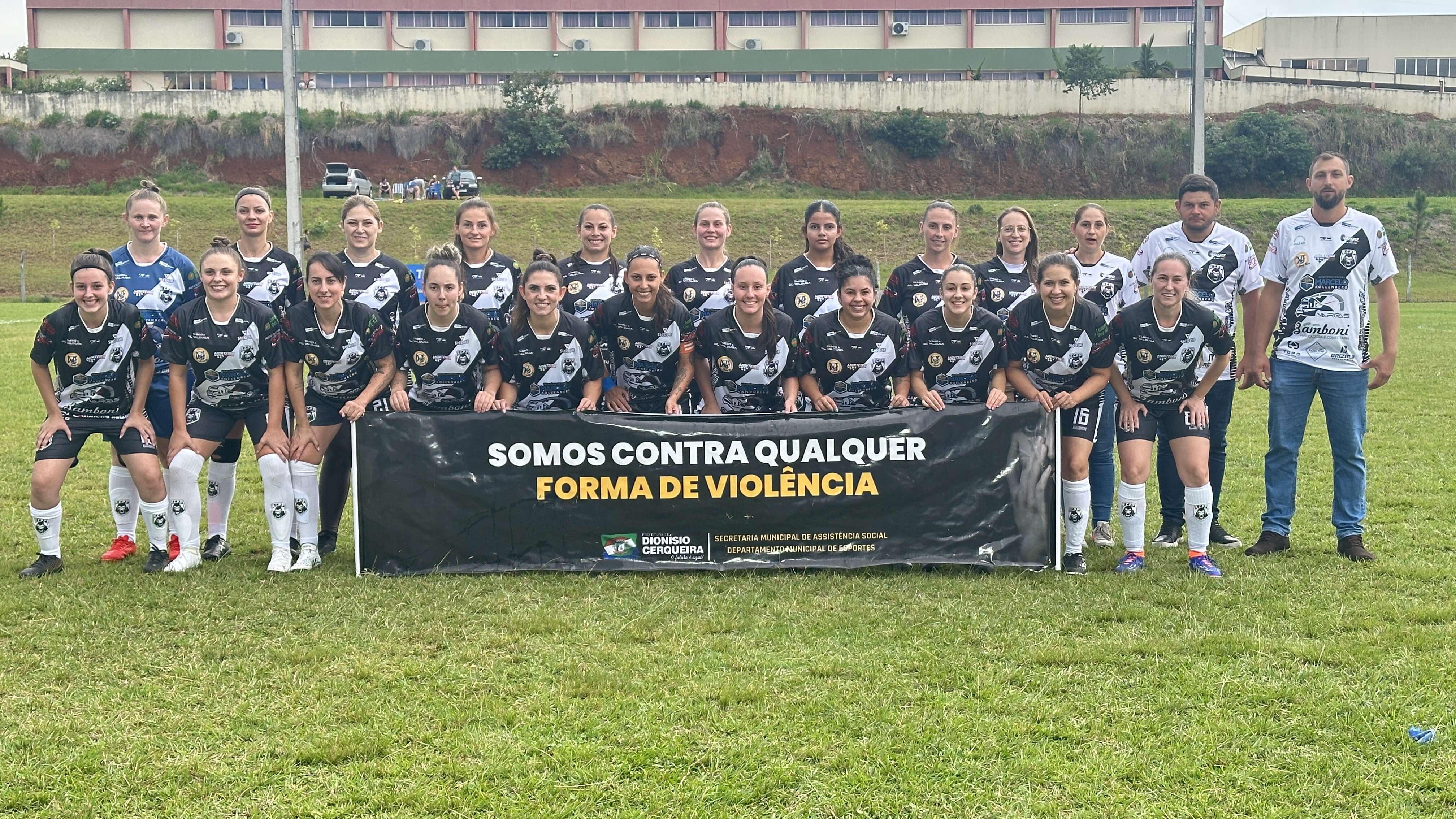 Campeonato de futebol de campo feminino inicia com seis equipes e homenagem pelo Dia da Mulher