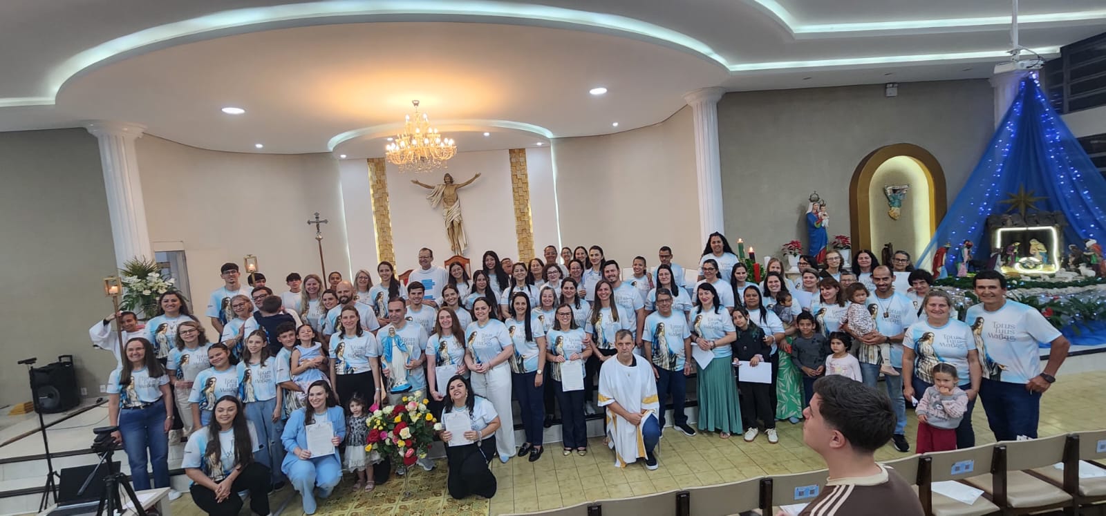 Paróquia reúne fiéis para consagração a Jesus por meio de Maria Santíssima