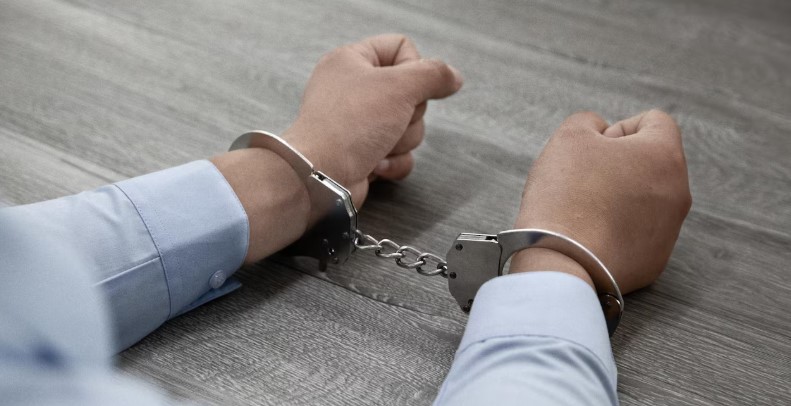 Homem é preso durante cumprimento de mandado judicial