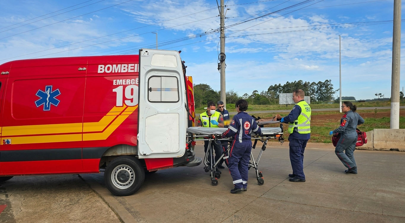 Menino de 8 anos fica ferido após ser atropelado enquanto estava de bicicleta