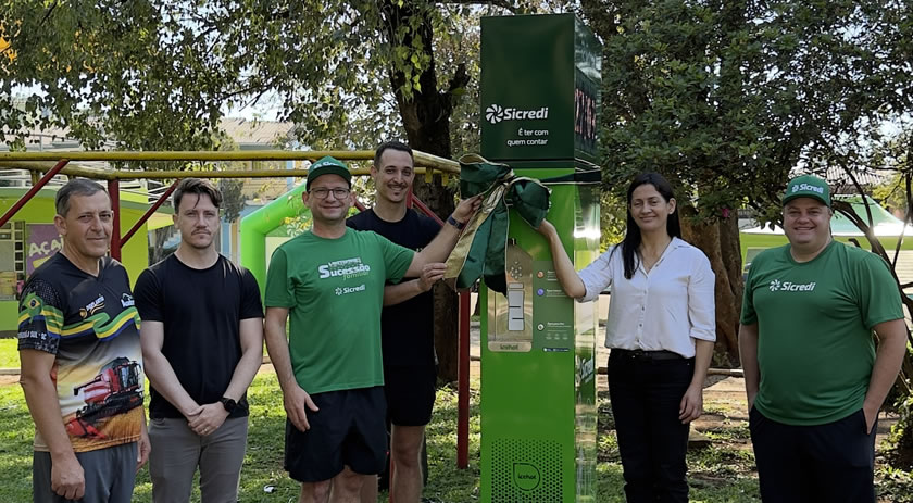 Caminhada Verde da Sicredi Fronteiras reúne comunidade e marca entrega de estação de hidratação