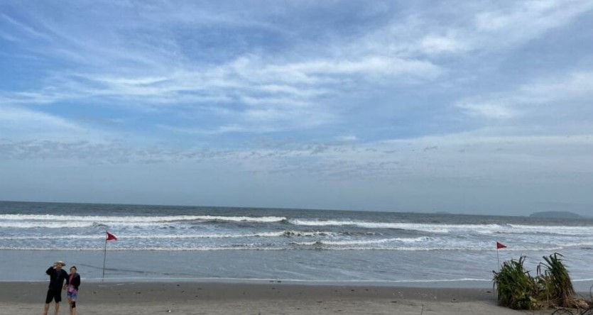 Criança é encontrada morta após ser arrastada pela correnteza em praia de Itapoá