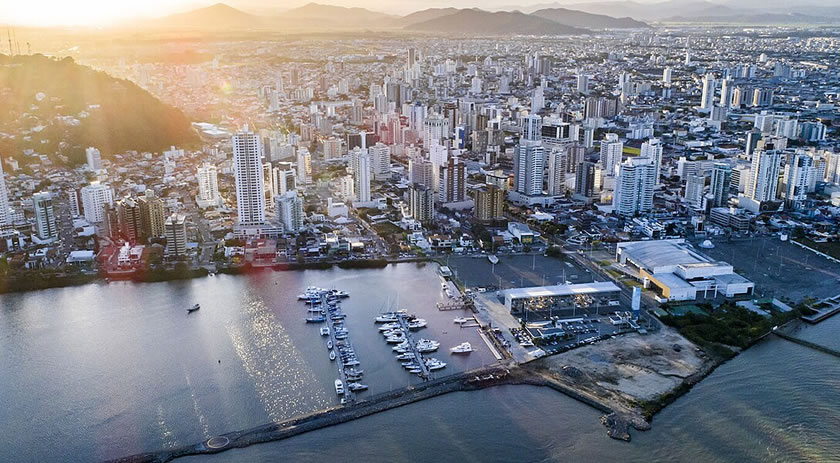 Itajaí se consolida como novo polo da inovação com o Foz Tech Summit 2025