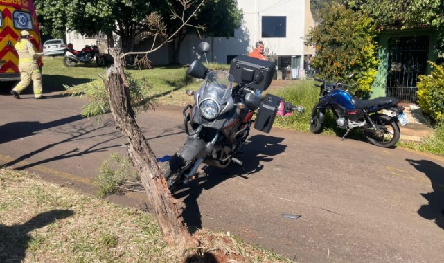 Dois ficam feridos após colisão entre duas motos