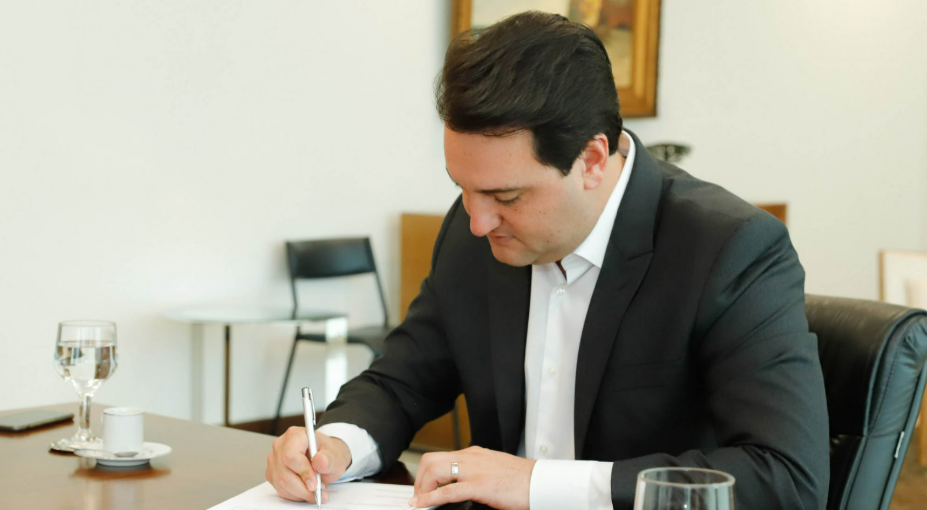 Ratinho Junior regulamenta transição de governo no Paraná para 2027