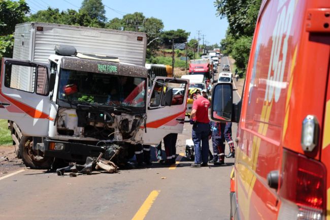 Mulher morre em colisão frontal na SC 163